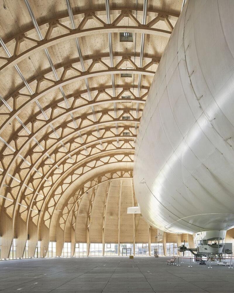 آشیانه غولپیکر کشتی هوایی یا سالن چندمنظوره ؟! | تصاویر