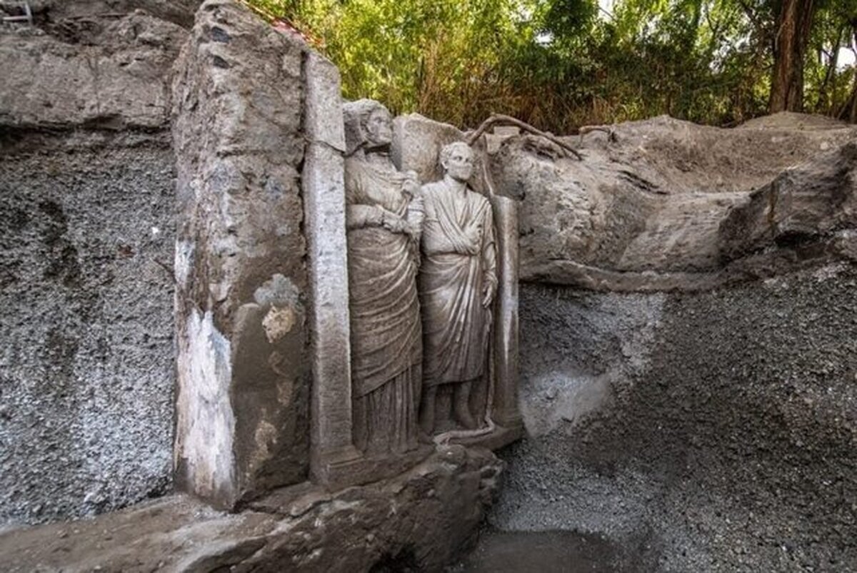 کشف دو مجسمه بزرگ در شهر سوخته | عکس