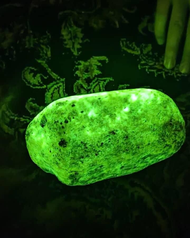 بازار داغ فروش شهاب سنگ در ایران | ۴۰میلیارد قیمت سنگ کارکرده!