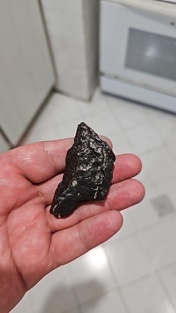 بازار داغ فروش شهاب سنگ در ایران | ۴۰میلیارد قیمت سنگ کارکرده!