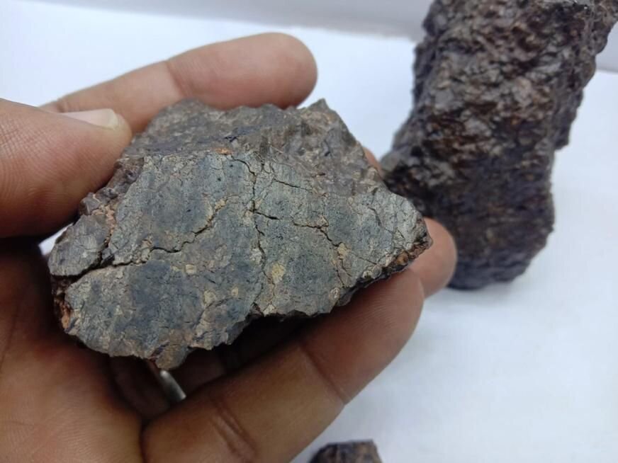 بازار داغ فروش شهاب سنگ در ایران | ۴۰میلیارد قیمت سنگ کارکرده!