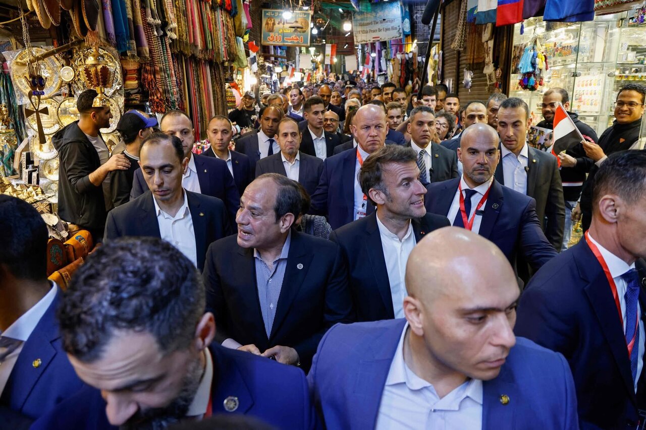 گردش مکرون و سیسی در بازار تاریخی قاهره | تصاویر