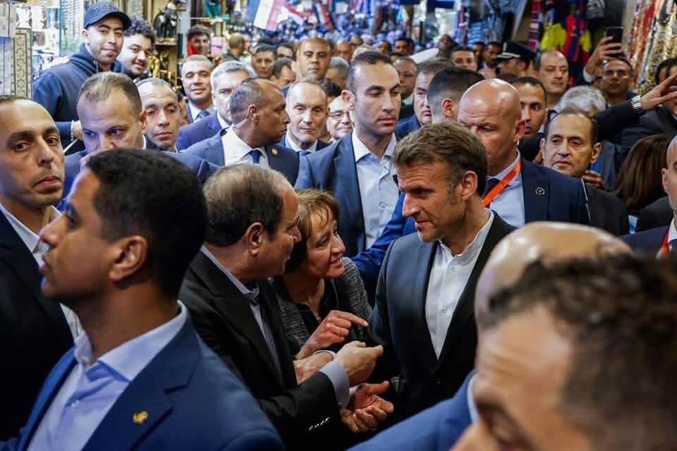 گردش مکرون و سیسی در بازار تاریخی قاهره | تصاویر