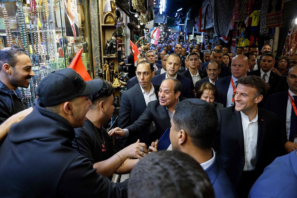 گردش مکرون و سیسی در بازار تاریخی قاهره | تصاویر