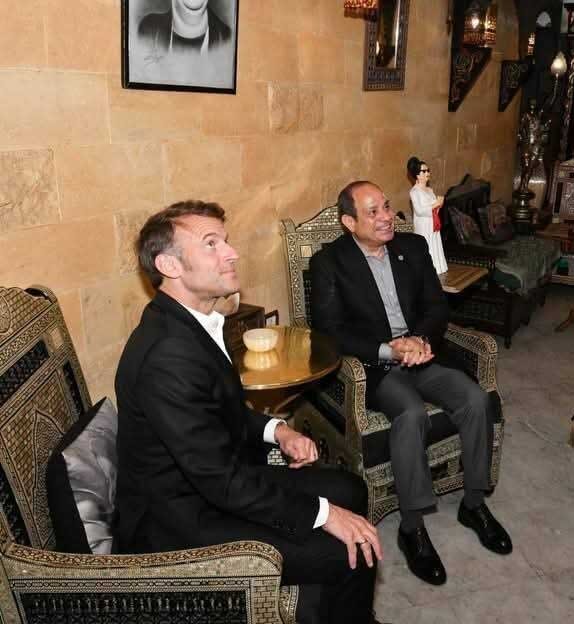 گردش مکرون و سیسی در بازار تاریخی قاهره | تصاویر