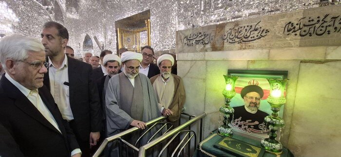 عارف در حرم امام رضا(ع) | تصاویر
