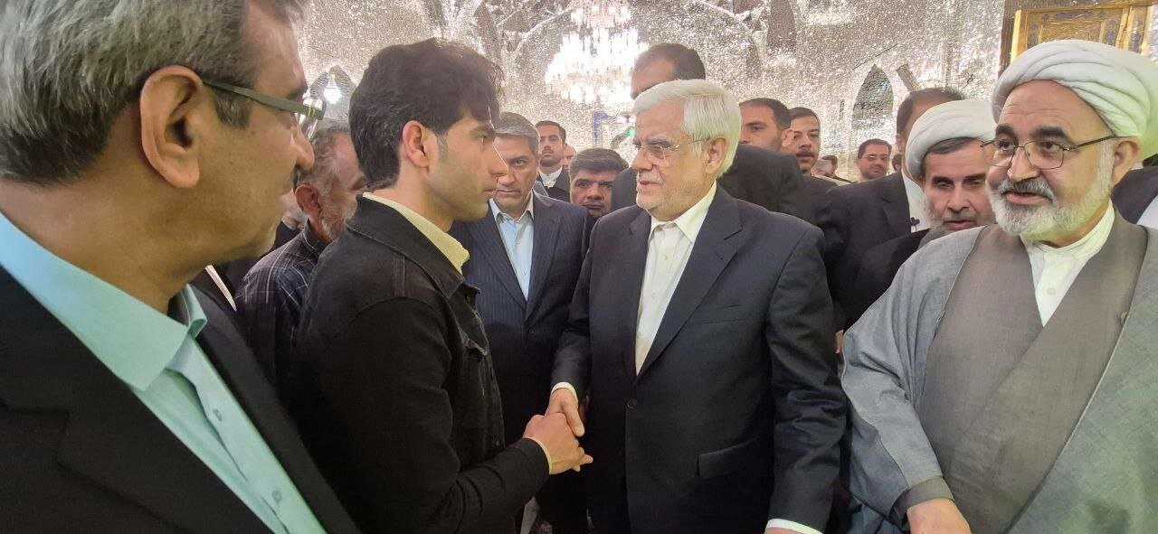 عارف در حرم امام رضا(ع) | تصاویر