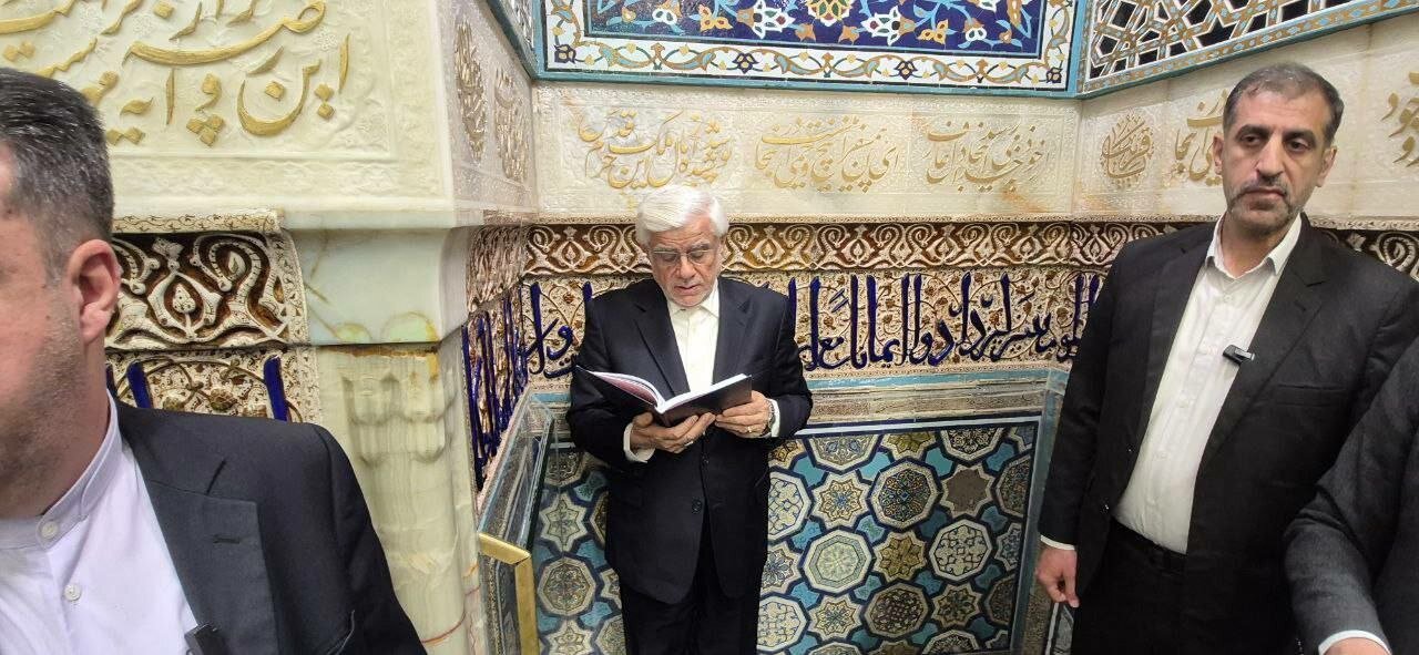 عارف در حرم امام رضا(ع) | تصاویر