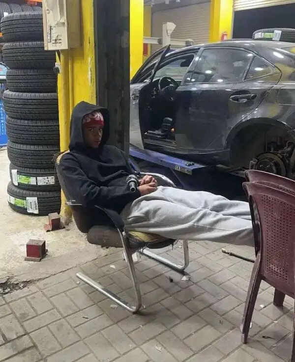 تصویری که در عربستان جنجالی شد | پسر رونالدو در لباس بیخانمانها! + عکس