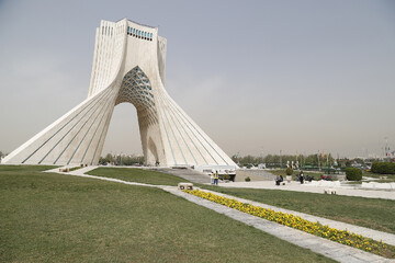 میدان آزادی در سال ۱۳۵۳ را ببینید + عکس