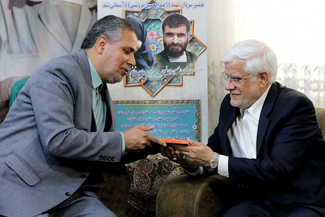 عارف در جمع خانواده شهید برونسی | تصاویر