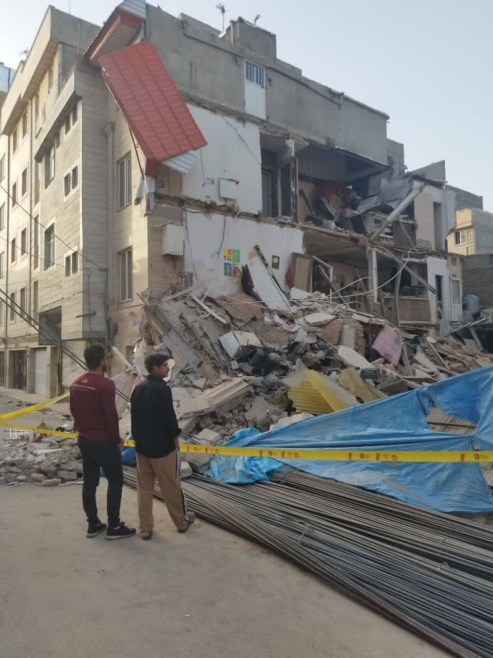 ریزش ساختمان سهطبقه مسکونی در تهران + تصاویر