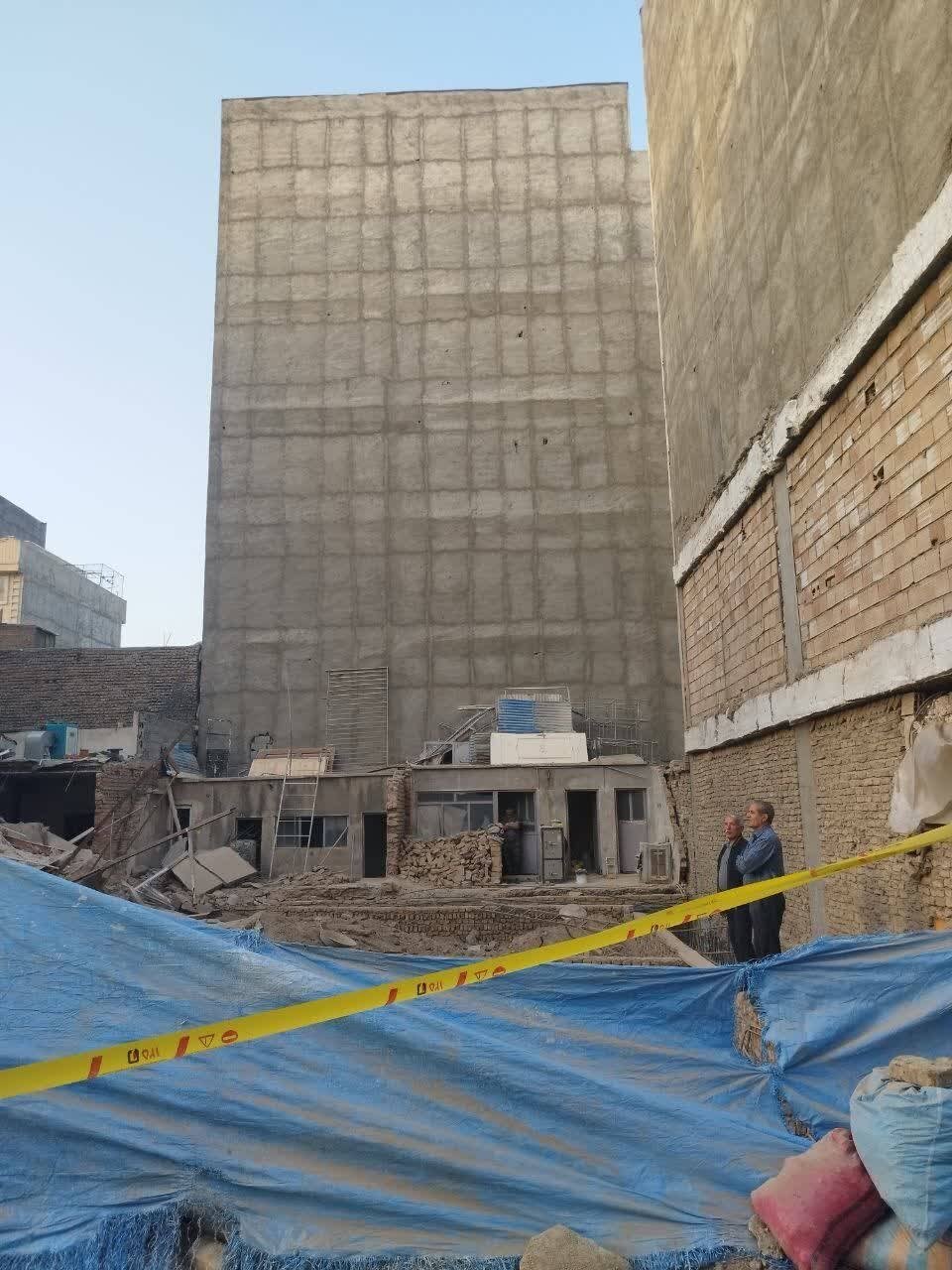 ریزش ساختمان سهطبقه مسکونی در تهران + تصاویر