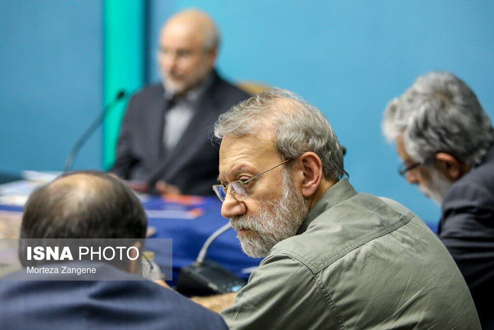 علی لاریجانی با ظاهر غیررسمی در جلسه شورای عالی انقلاب فرهنگی | تصاویر