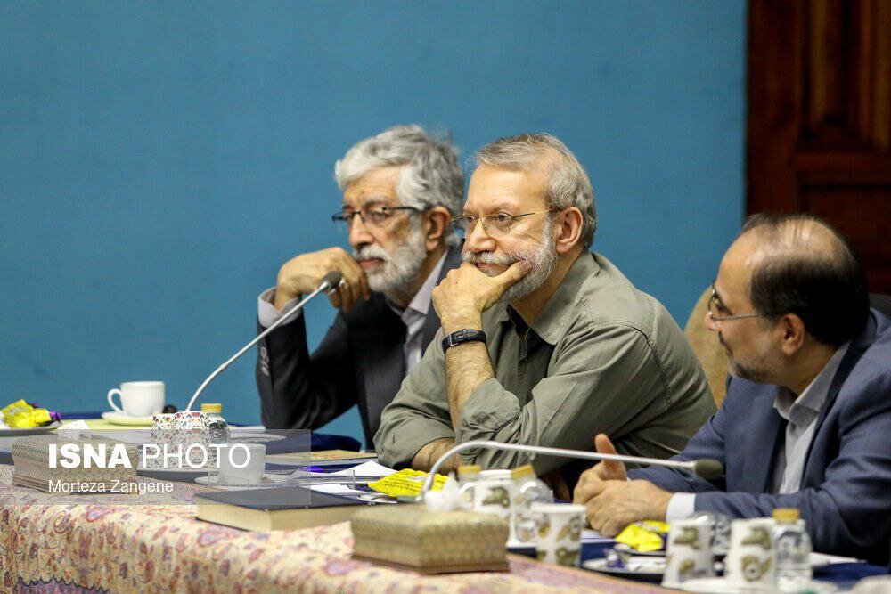 علی لاریجانی با ظاهر غیررسمی در جلسه شورای عالی انقلاب فرهنگی | تصاویر