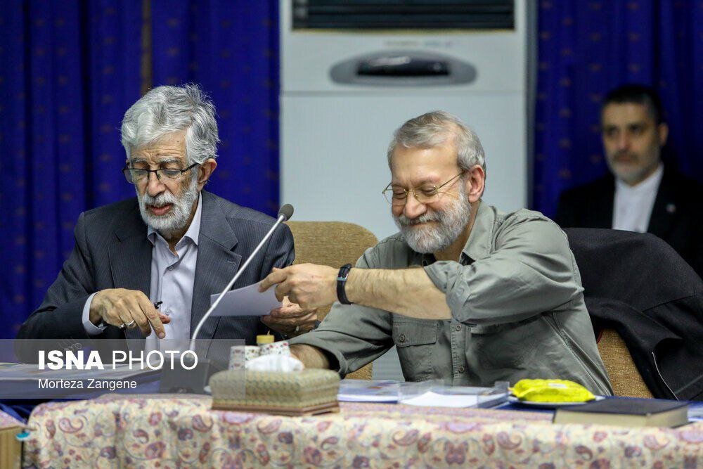 علی لاریجانی با ظاهر غیررسمی در جلسه شورای عالی انقلاب فرهنگی | تصاویر