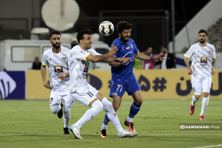 بازی فوتبال استقلال و فولاد خوزستان