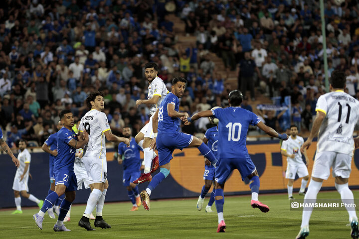 بازی فوتبال استقلال و فولاد خوزستان