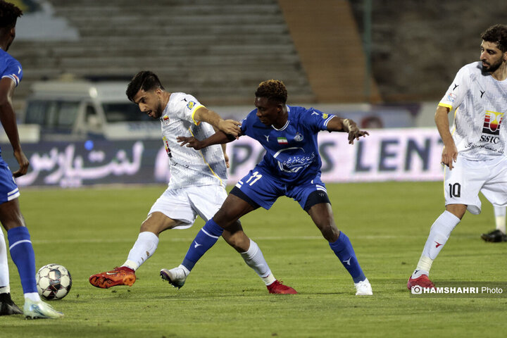بازی فوتبال استقلال و فولاد خوزستان