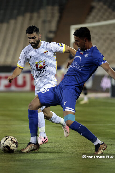 بازی فوتبال استقلال و فولاد خوزستان