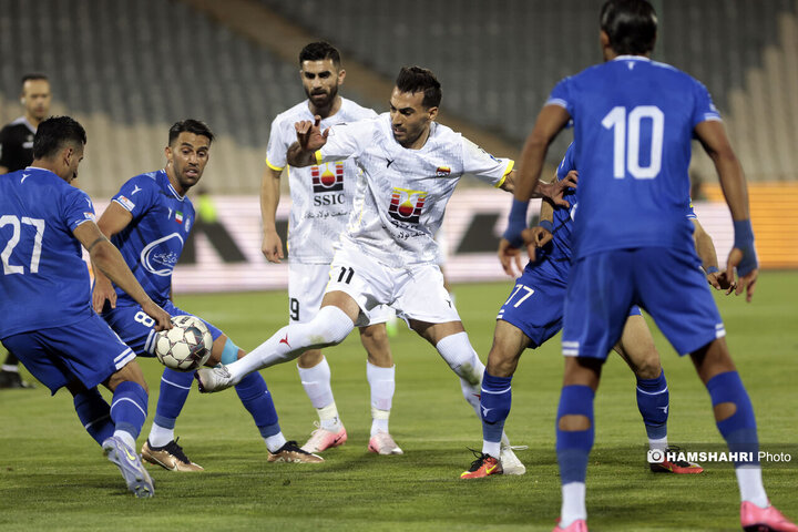 بازی فوتبال استقلال و فولاد خوزستان