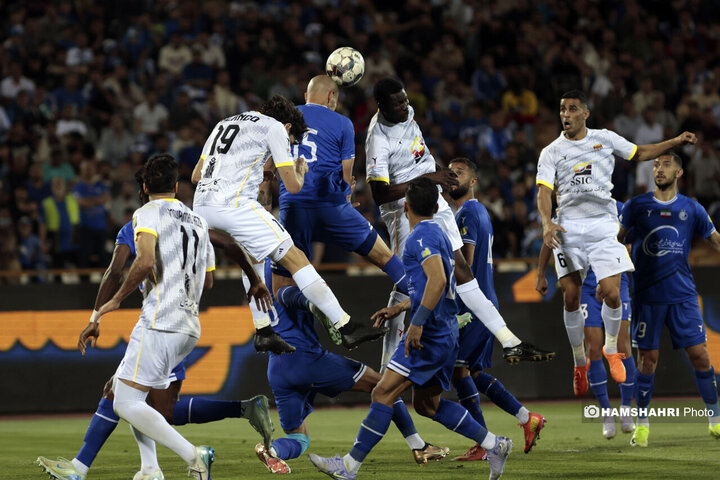 بازی فوتبال استقلال و فولاد خوزستان