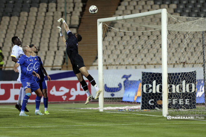 بازی فوتبال استقلال و فولاد خوزستان