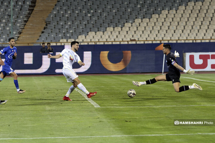 بازی فوتبال استقلال و فولاد خوزستان