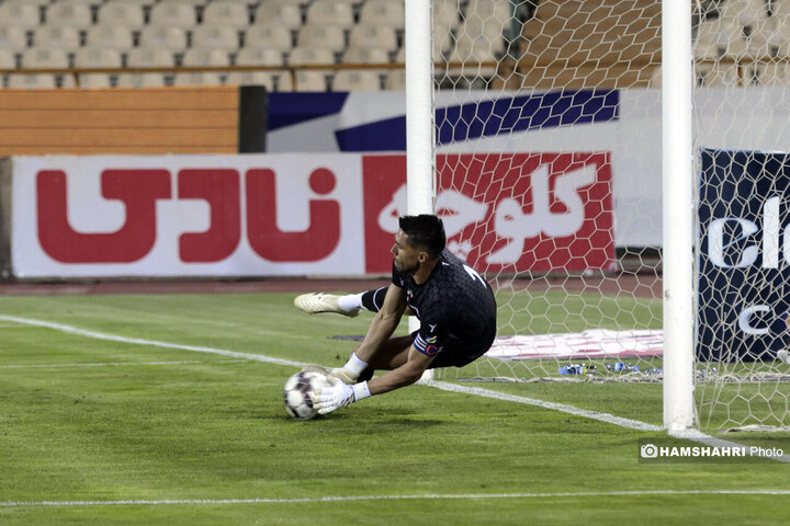 بازی فوتبال استقلال و فولاد خوزستان