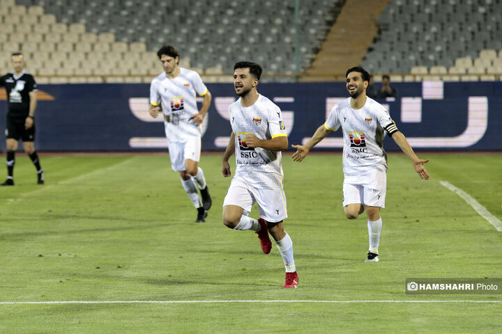 بازی فوتبال استقلال و فولاد خوزستان