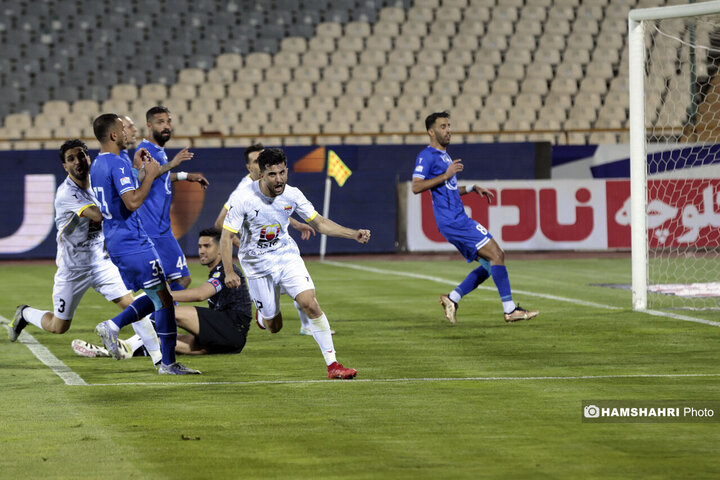 بازی فوتبال استقلال و فولاد خوزستان