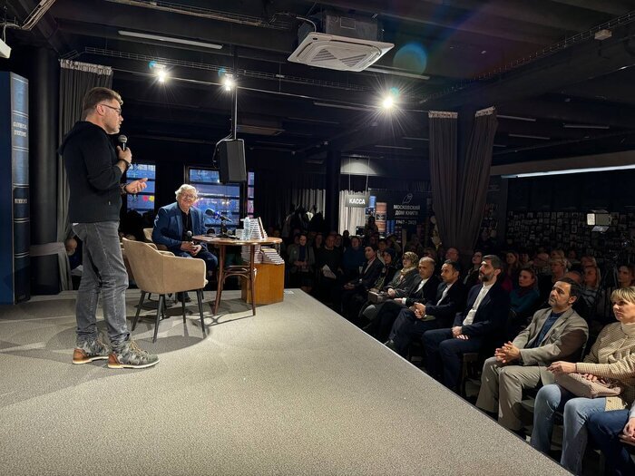 انتشار رمان روسی درباره زندگی سردار حاج قاسم سلیمانی | شغالها حریف شیر نمیشوند