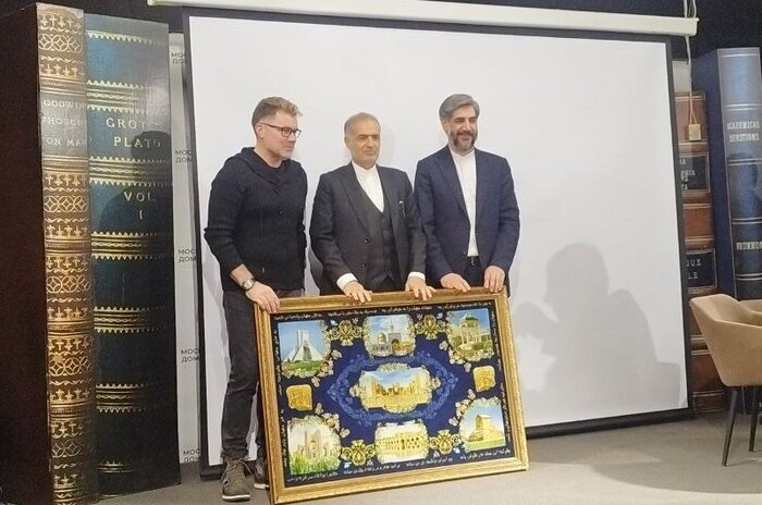 انتشار رمان روسی درباره زندگی سردار حاج قاسم سلیمانی | شغالها حریف شیر نمیشوند