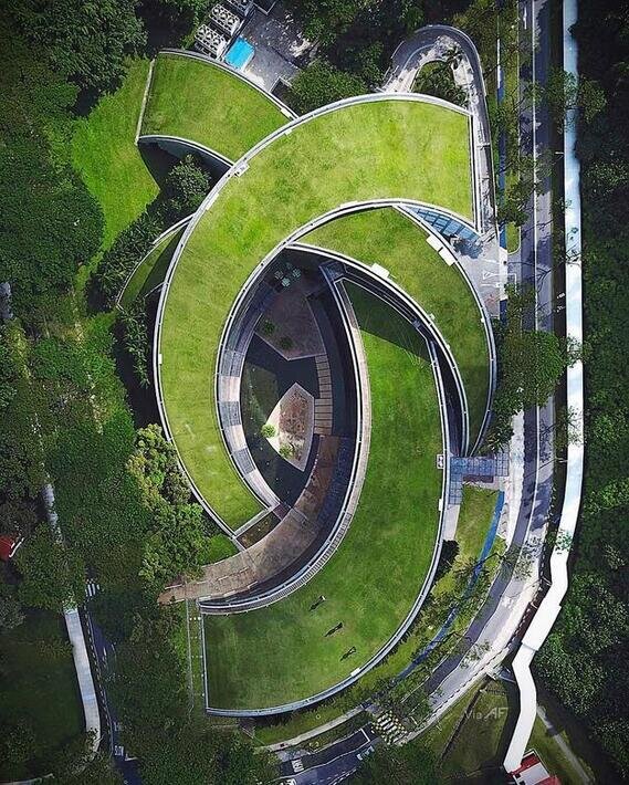 ساختمان این دانشگاه یک اثر هنری معماری مهندسی است | عکس