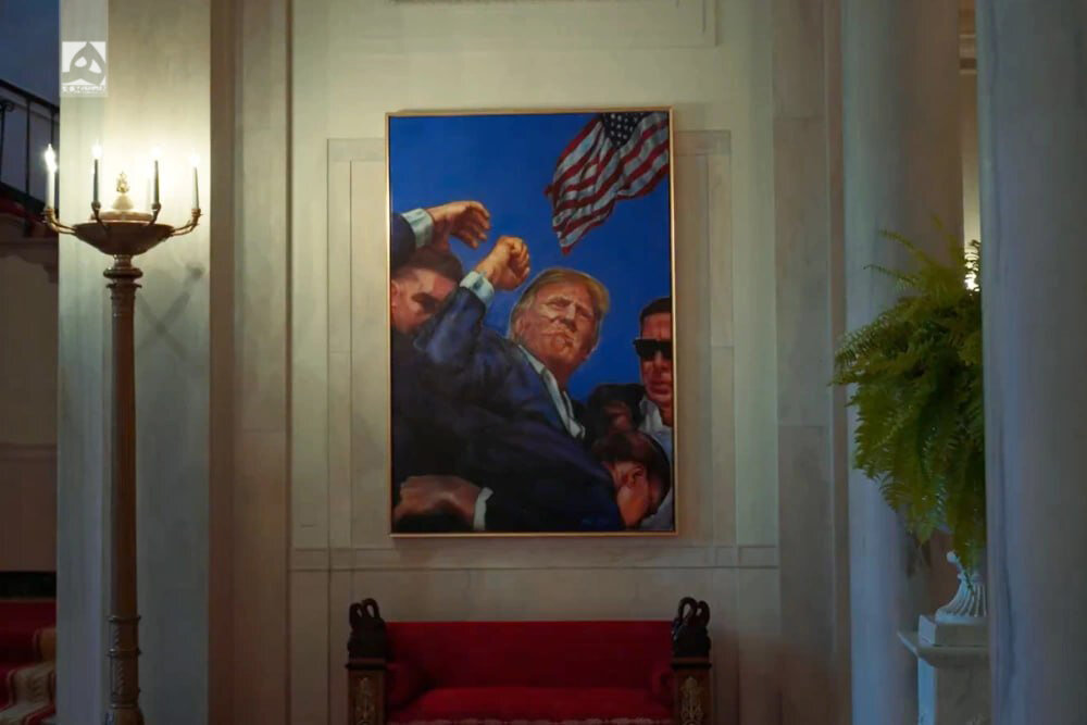 انبیسی نیوز: کاخ سفید پرتره اوباما را برای نمایش نقاشی ترامپ پس از تلاش برای ترور جابهجا کرد ▪️کاخ سفید پرتره رسمی باراک اوباما، رئیس جمهور سابق آمریکا را به مکان جدیدی در اتاق شرقی منتقل کرده و به جای آن تابلویی از دونالد ترامپ، رئیس جمهور آمریکا که مشت خود را به هوا بلند کرده است، پس از سوء قصد سال گذشته در پنسیلوانیا، جایگزین کرده است. ▪️ به نظر می رسد این پرتره بر اساس عکسی از ترامپ نامزد انتخاباتی، خون آلود و محاصره شده توسط ماموران سرویس مخفی، پس از شلیک گلوله به او در یک رویداد تبلیغاتی هنوز روی صحنه است. این تصویر به همراه سخنان ترامپ «بجنگ، بجنگ، بجنگ» به نشانهای از نامزدی او برای دور دوم ریاست جمهوری تبدیل شده است. ▪️کاخ سفید در ویدئوی کوتاهی که در پلتفرم X منتشر شده (https://x.com/Brieflyru) و با این متن همراه شده است، از این تغییرات رونمایی کرد: " کاخ سفید آثار هنری جدیدی دارد ." ▪️نقاشی جدید ترامپ جایی را می گیرد که به طور سنتی برای جدیدترین پرتره رسمی ریاست جمهوری در نظر گرفته شده است. جو بایدن، رئیس جمهور سابق، که در ژانویه از سمت خود کنار رفت، هنوز تصویر رسمی ندارد. ▪️بهطور سنتی، پرترههای روسای جمهور اخیر در این نقطه آویزان میشود - در کنار اتاق شرقی در سرسرای بعد از ورود به کاخ سفید - اما این یک قانون سخت و سریع نیست، یک مقام سابق کاخ سفید به NBC News گفت. رئیسجمهور میتواند به متصدی دستور دهد تا موارد خاصی را جابجا کند. ▪️این مقام سابق خاطرنشان کرد که ترامپ در دوره اول ریاست جمهوری خود، پرتره های روسای جمهور سابق بیل کلینتون و جورج دبلیو بوش را جابجا کرد. ▪️تصویر اوباما تنها عکسی نبود که در جریان تغییرات اخیر ترامپ جابجا شد. به گفته سخنگوی کاخ سفید ، پرتره چهل و چهارمین رئیس جمهور به محلی که توسط جورج دبلیو بوش اشغال شده بود منتقل شد و پرتره بوش اکنون در راه پله ها قرار دارد. ▪️ برخی از جمهوری خواهان به دکور جدید مشتاق بودند. گزارشگر مارجوری تیلور گرین، یکی از حامیان سرسخت ترامپ، عکسی را بازنشر کرد که در آن سایت را با پرتره اوباما و اکنون با پرتره ترامپ مقایسه کرد. جمهوری خواه جورجیا نوشت: خیلی بهتر است . ▪️The Replacement آخرین رویداد در زنجیره غیرمنتظره رویدادهای مرتبط با پرتره است. ماه گذشته، ترامپ خواستار برداشتن تابلویی از خود که در ایالت کلرادو آویزان بود – به سرعت برداشته شد – و در ژانویه، پرتره رئیس سابق ستاد مشترک، مارک میلی، ناگهان از دیوار ویژه پنتاگون ناپدید شد. #США اشتراک (https://t.me/brieflyru) | وب سایت (https://briefly-news.com/)