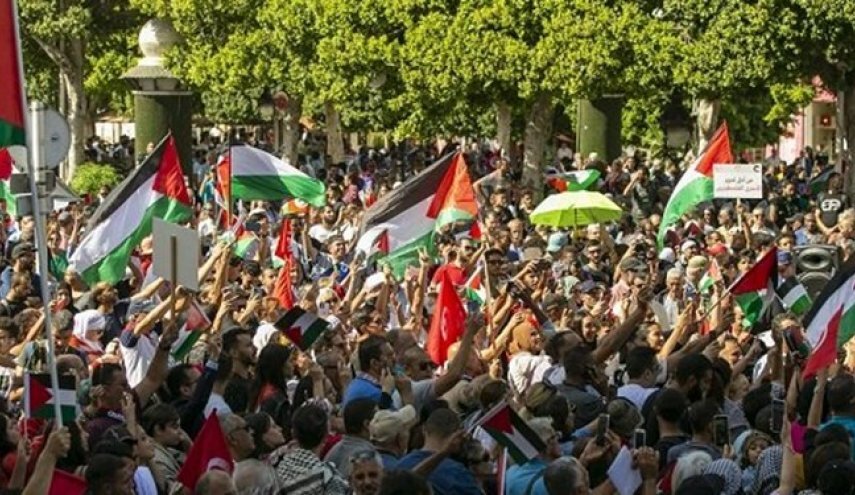 تظاهرات عظیم عمانی‌ها مقابل سفارت آمریکا در مسقط + ویدئو