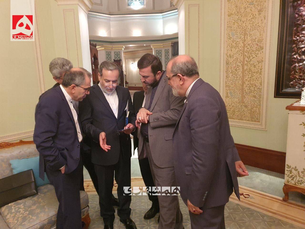 نخستین عکس از تیم مذاکره ایران با آمریکا بعد از پایان گفتگوها مذاكره