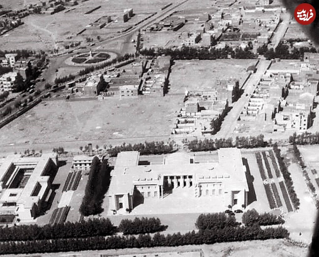 عکسهای کمتر دیده شده از خیابان و میدان انقلاب | تاریخ به روایت یک میدان