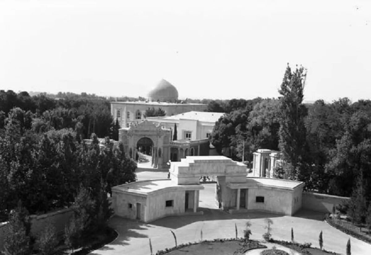 گشت و گذار در کاخی که شکوه هنر و معماری ایران را به رخ می کشد