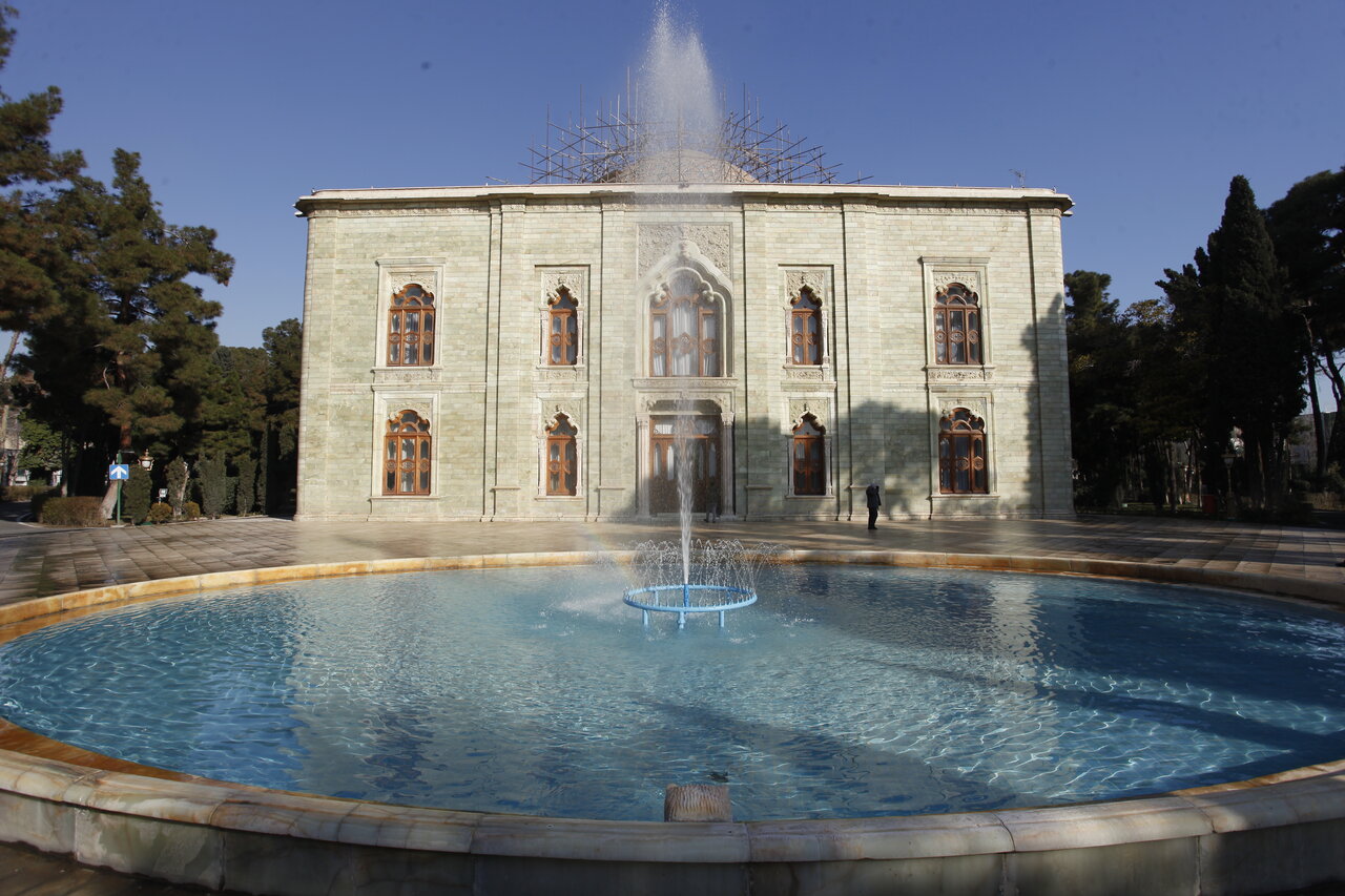 گشت و گذار در کاخی که شکوه هنر و معماری ایران را به رخ می کشد