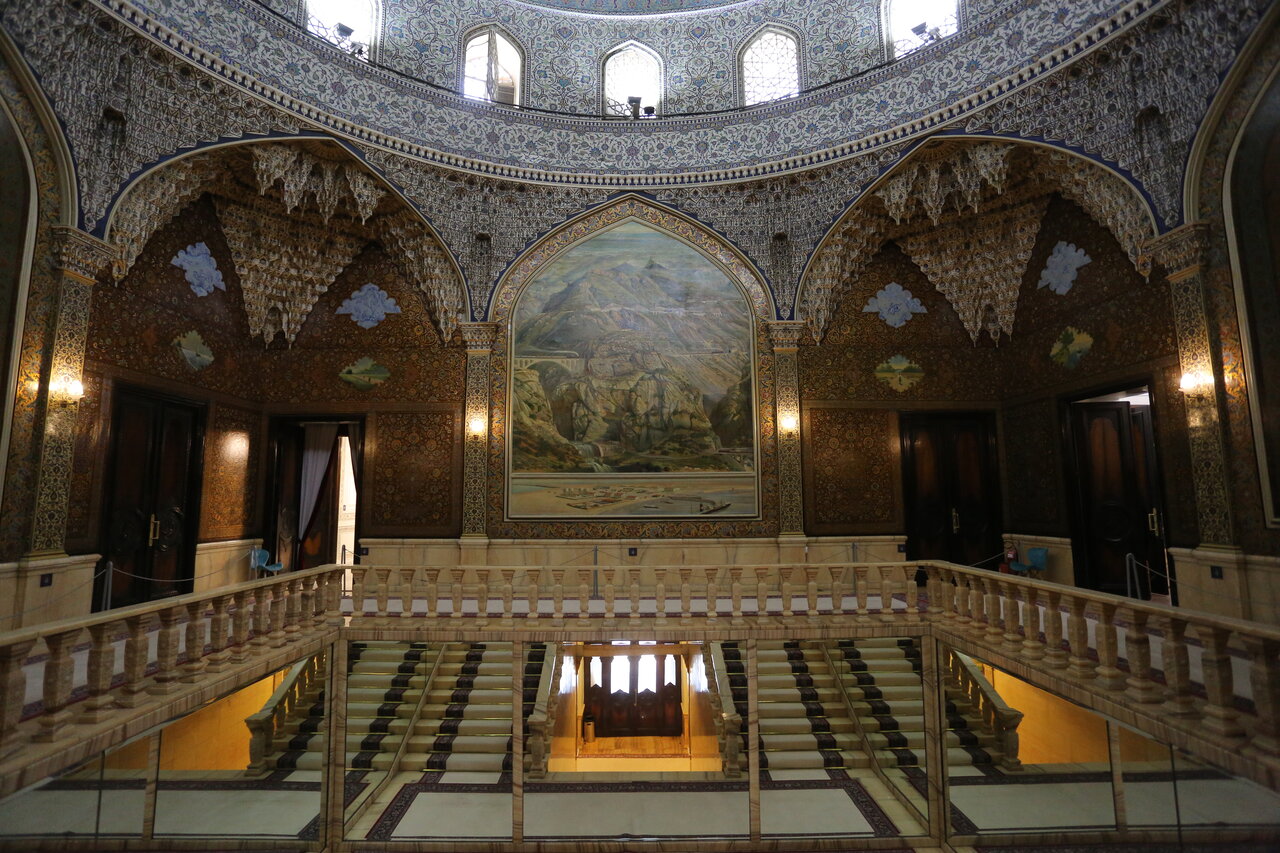 گشت و گذار در کاخی که شکوه هنر و معماری ایران را به رخ می کشد