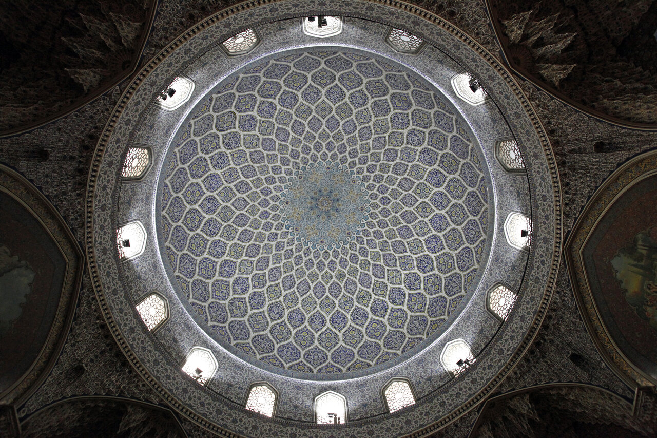 گشت و گذار در کاخی که شکوه هنر و معماری ایران را به رخ می کشد