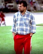 تصاویر تذکر دادن علی پروین به بازیکنان پرسپولیس | رختکن جذاب پرسپولیس دهه ۶۰ را ببینید + فیلم