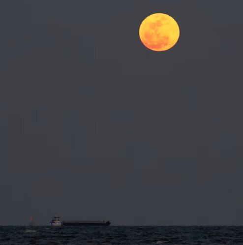 ماه کامل بر فراز منطقه سن‌لئون تگزاس
