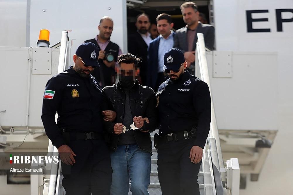 استرداد و دستگیری متهم کلاهبرداری میلیاردی در فرودگاه امام (ره) | تصاویر