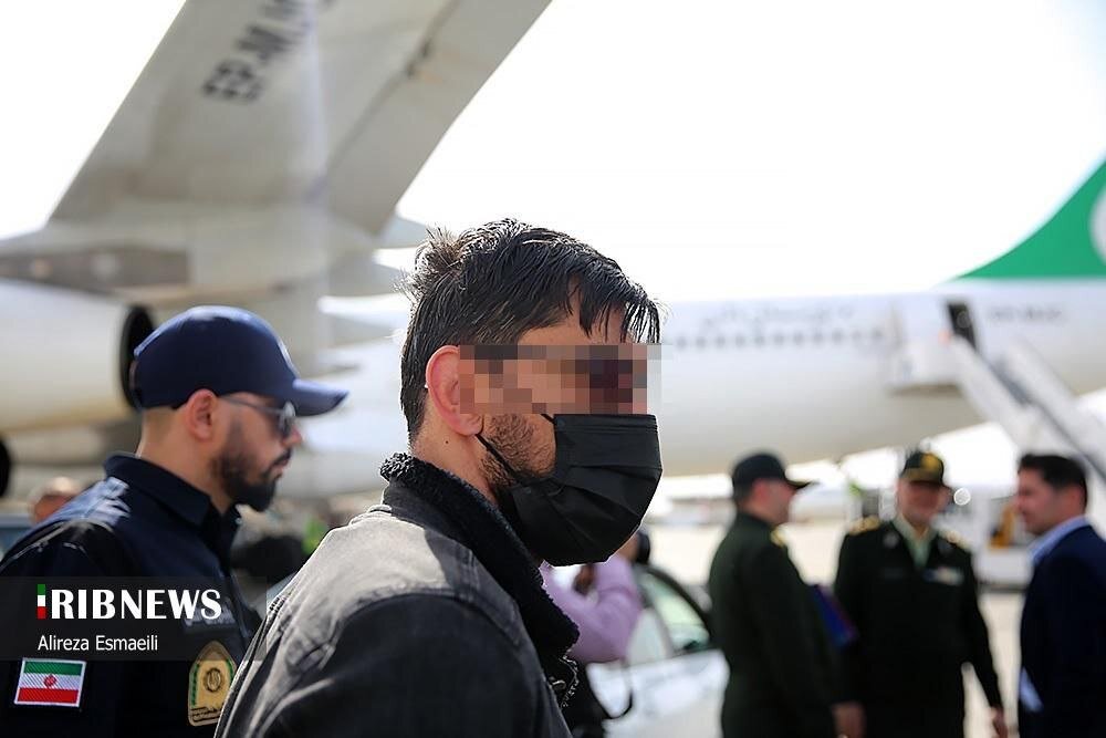 استرداد و دستگیری متهم کلاهبرداری میلیاردی در فرودگاه امام (ره) | تصاویر