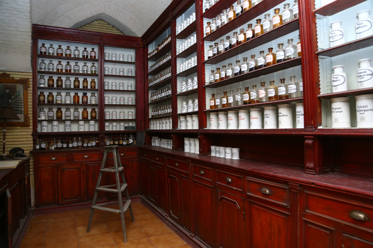 یکی از عجایب تاریخ جهان در این موزه در تهران خفته است | از کالسکه خانه سلطنتی تا موزه تاریخ پزشکی