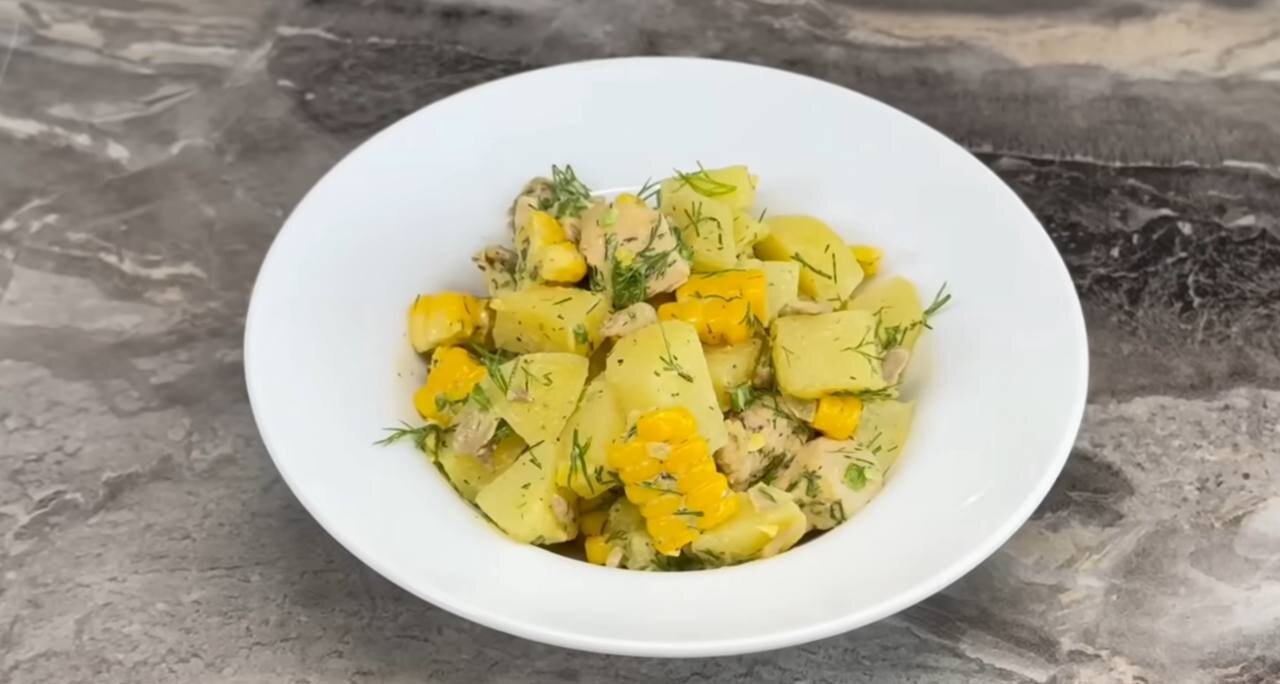 طرز تهیه سالاد سیب زمینی و ذرت با شوید