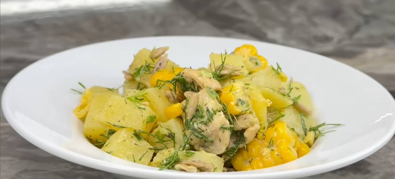 طرز تهیه سالاد سیب زمینی و ذرت با شوید