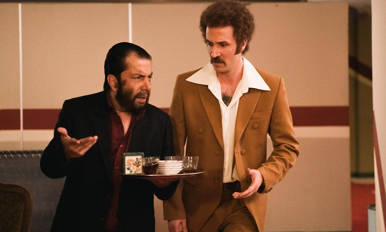 شباهت رضا عطاران به دیکتاتور عراق! | چهره متفاوت پریناز ایزدیار و آزاده صمدی را در این فیلم ببینید